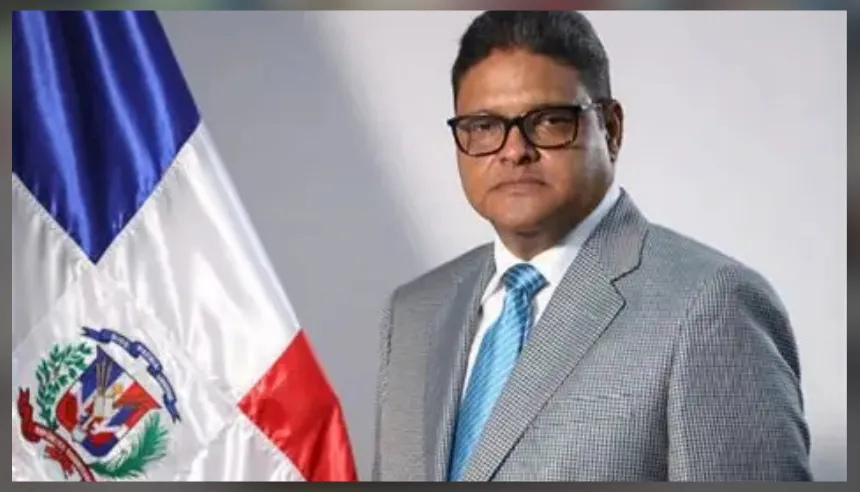 uan Manuel Méndez en su despacho institucional como director ejecutivo del Instituto Nacional de Tránsito y Transporte Terrestre (Intrant)