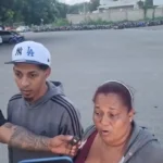 Henry Manuel Rosa entregándose a oficiales de DICRIM
