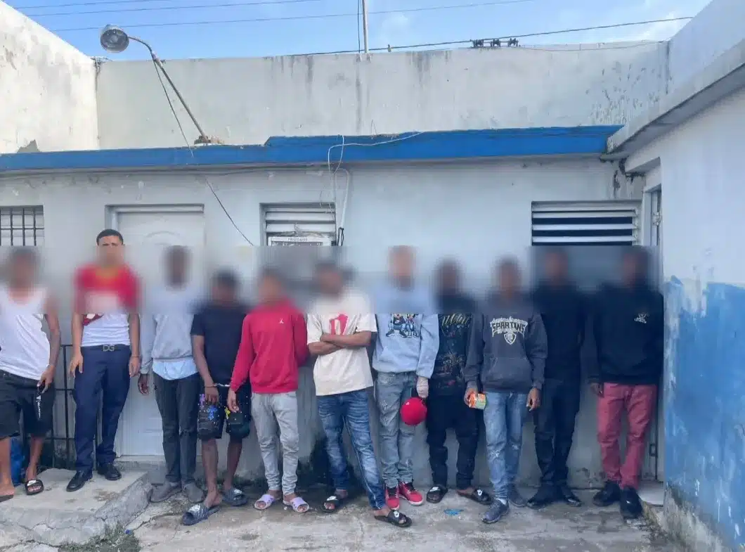 Detienen a ocho integrantes de banda Los 5.5