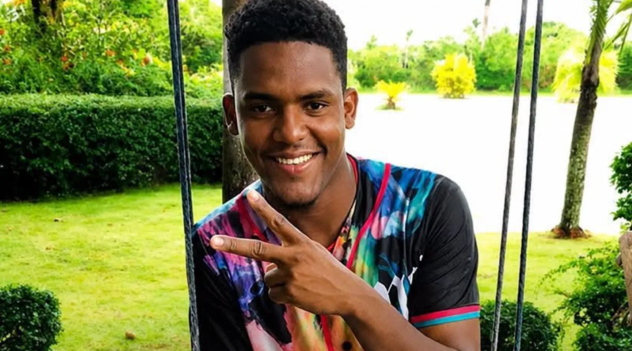 Un joven de 21 años murió y otros dos resultaron heridos tras un tiroteo en cotuí registrado en la calle Hermanas Mirabal de Cotuí. DICRIM investiga.