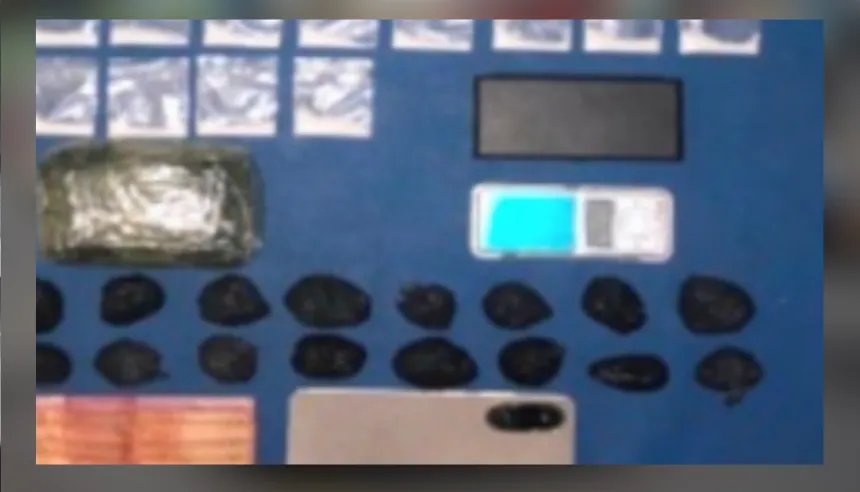 Agentes de la Policía Nacional y la DNCD durante operativo en Barahona
