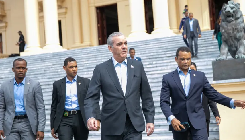 Presidente Luis Abinader encabeza evacuacion en el Palacio Nacional durante Simulacro Nacional