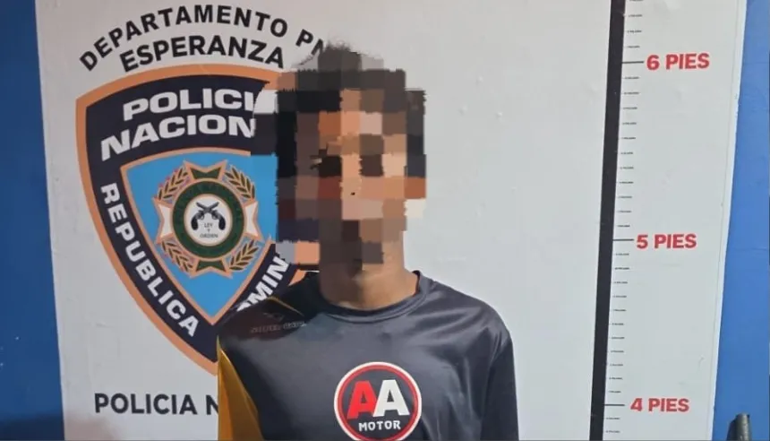 Apresan hombre por violencia sexual en Valverde durante operativo policial.