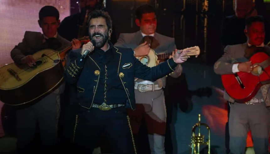 Alejandro Fernández cantando en vivo en Bahía Príncipe Bávaro Resort, Punta Cana.