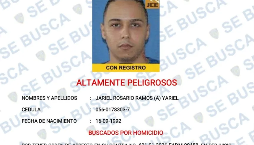 Jhasniel José Estévez Ramos alias Cachote al momento de entregarse a las autoridades del DICRIM en San Francisco de Macorís.