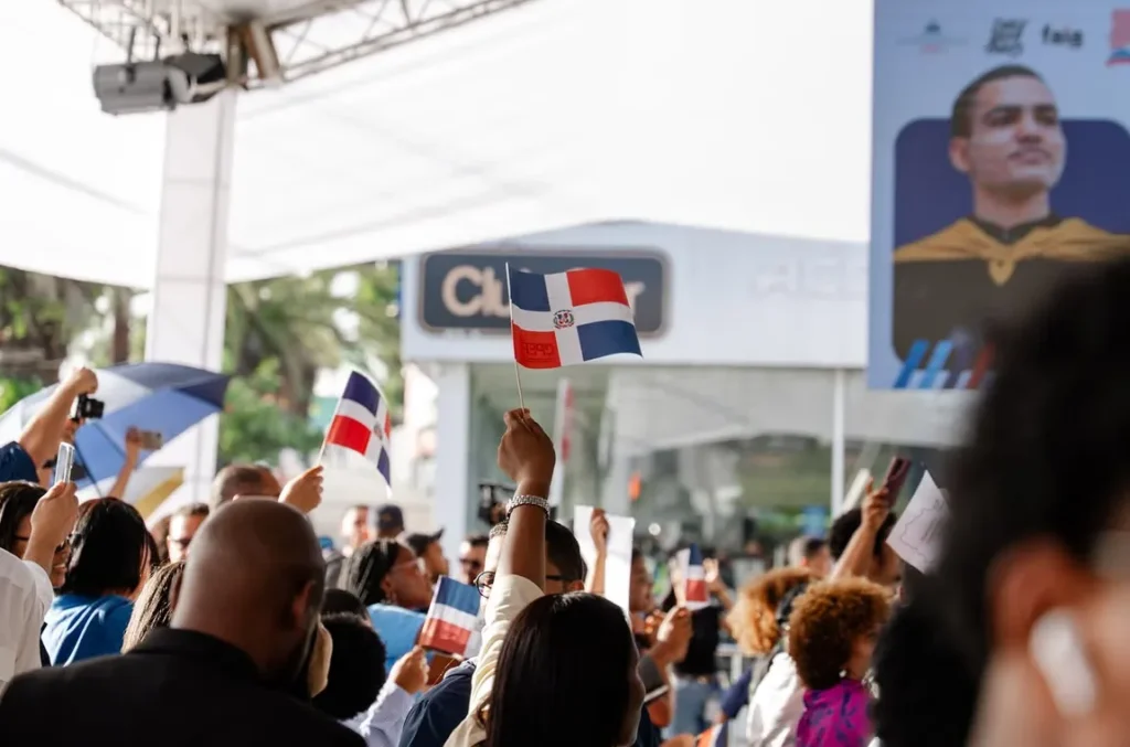 óvenes dominicanos logran Récord Guinness de lectura en RD.