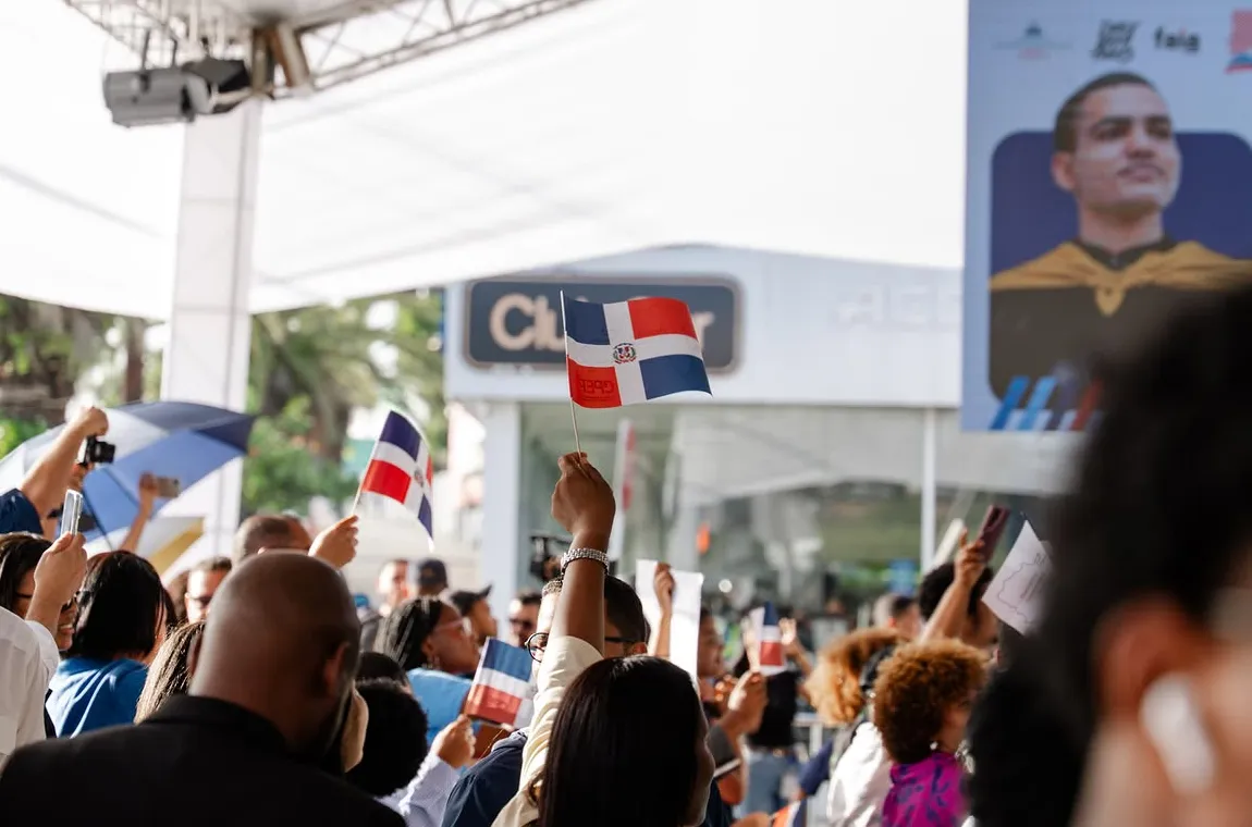 óvenes dominicanos logran Récord Guinness de lectura en RD.