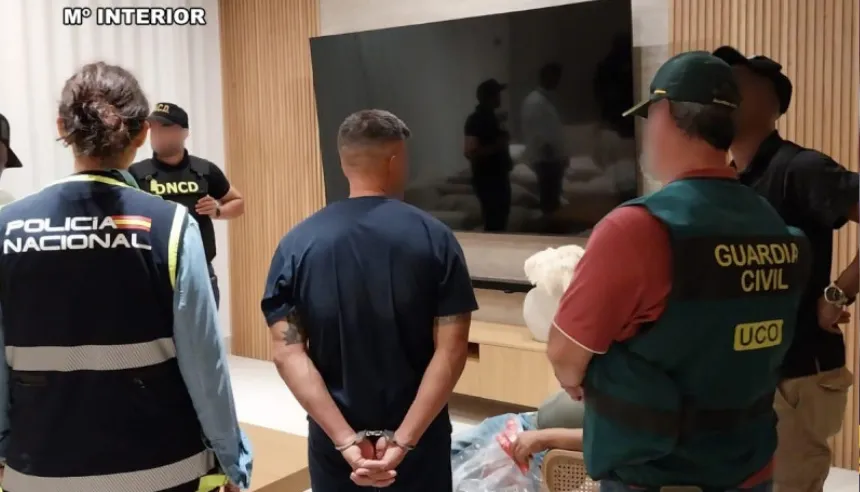 Agentes de la DNCD y el Ministerio Público durante operativo de extradición en Punta Cana.