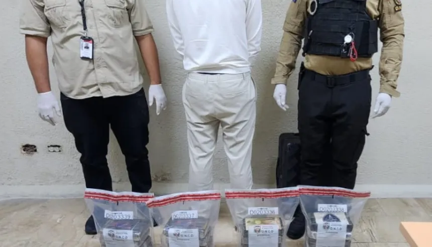 Cargamento de 1,068 paquetes de presunta cocaína incautado por la DNCD en Pedernales.