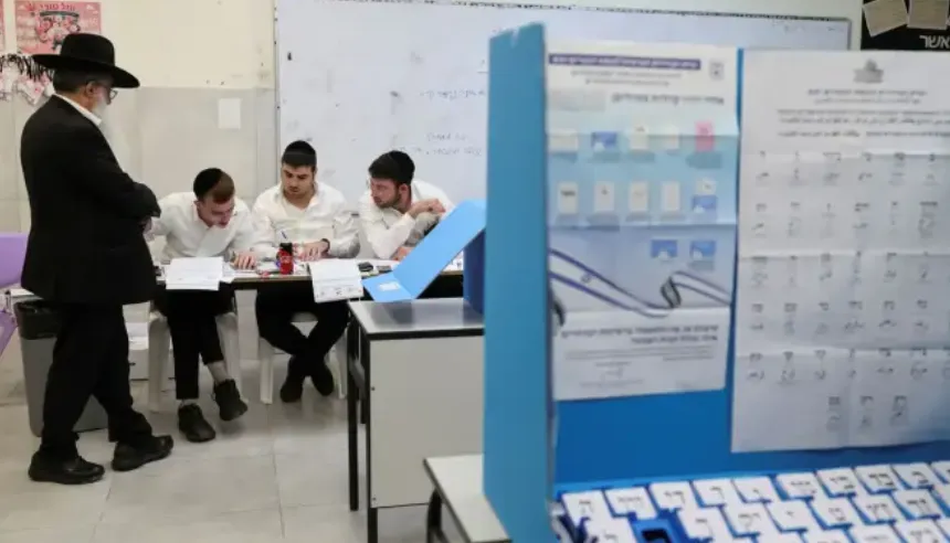Ciudadanos israelíes acudiendo a las urnas durante las elecciones legislativas.
