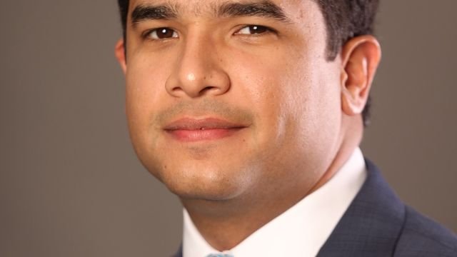 1200px-Omar_Fernandez_Dominguez.jpg