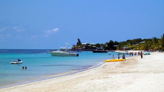 2048px-West_Bay_Beach_-Roatan_-Honduras-23May2009-g.jpg