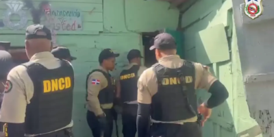 La DNCD ejecutó 11 allanamientos en Puerto Plata, logrando el arresto de 12 personas y la incautación de más de 4,000 gramos de cocaína, marihuana y crack.