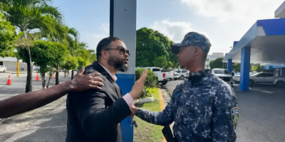 Grave tensión en San Francisco de Macorís luego de que el general Julio César Acosta ordenara un bloqueo total a periodistas de Telenord y medios locales.