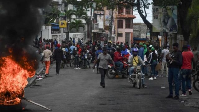 al-menos-seis-muertos-en-protestas-en-haiti-contra-henry-focus-0-0-896-504.jpg