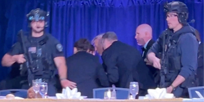 asi fue el momento en que evacuan a donald trump tras tiroteo en cena de corresponsales en washington