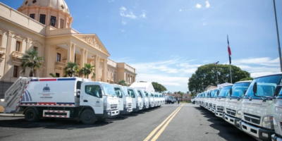 El Gobierno entregó 50 camiones compactadores