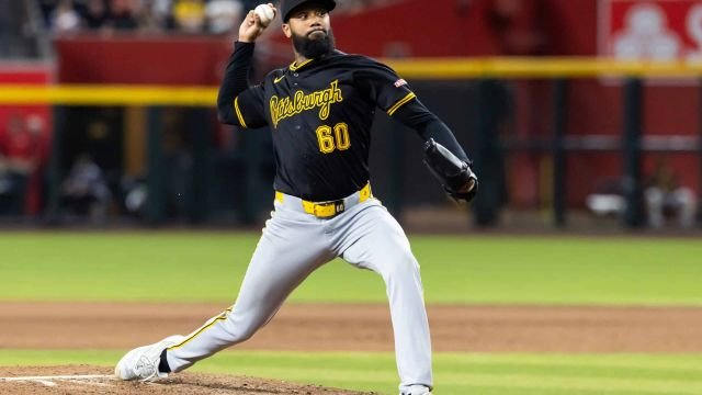 dennis-santana-gano-en-relevo-por-piratas-el-13725-x-mlbtraderumors-565ec083.jpg