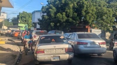 denuncian-caos-en-el-transito-vehicular-en-santiago-focus-0-0-896-504.jpg