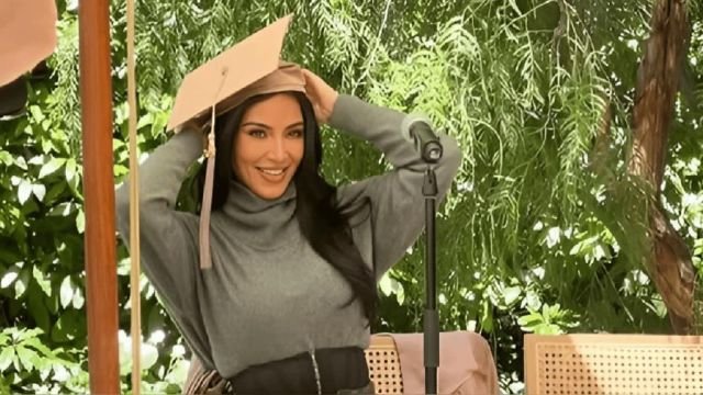 kim-se-gradua-0bb392e7-focus-min0.21-0.11-896-504.jpg