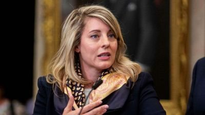 melanie-joly-focus-0.08-0.3-896-504.jpg