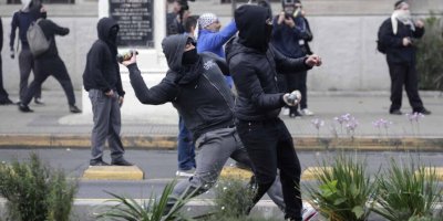 policia chile se enfrenta con estudiantes que protestan contra kast 247de561 focus 0 0 896 504 1