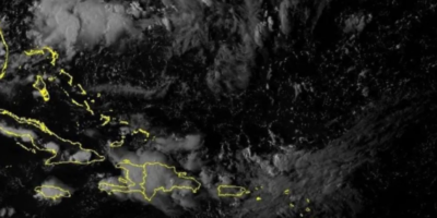 Actividad eléctrica y nubarrones de tormenta afectando el cielo dominicano debido a una vaguada y onda tropical