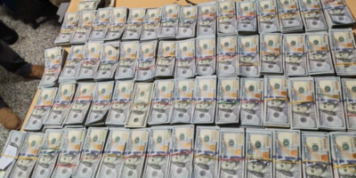 Agentes de Aduanas y CESAC inspeccionando equipaje en el Aeropuerto Internacional de Las Américas
