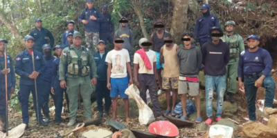 Agentes del Servicio Nacional de Protección Ambiental SENPA en operativo de fiscalización en zona protegida.