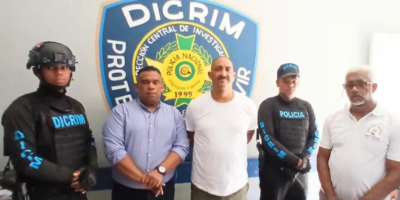 Emilio Evangelista Reyes Arbona alias Papito al momento de entregarse en Barahona.