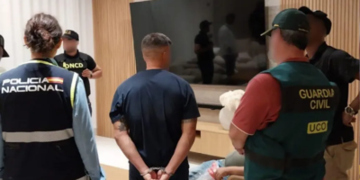 Agentes de la DNCD y el Ministerio Público durante operativo de extradición en Punta Cana.