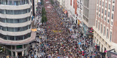 Manifestación masiva en las calles de España exigiendo alquileres accesibles y salarios dignos.